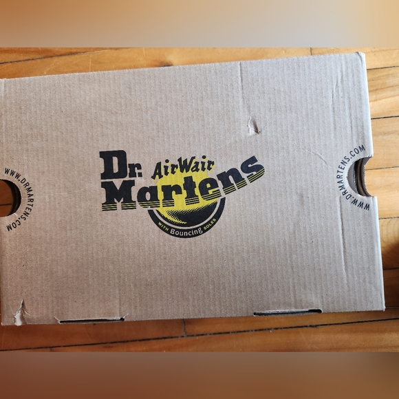 Dr. MARTENS Original unisex new shoes - Picture 9 of 9